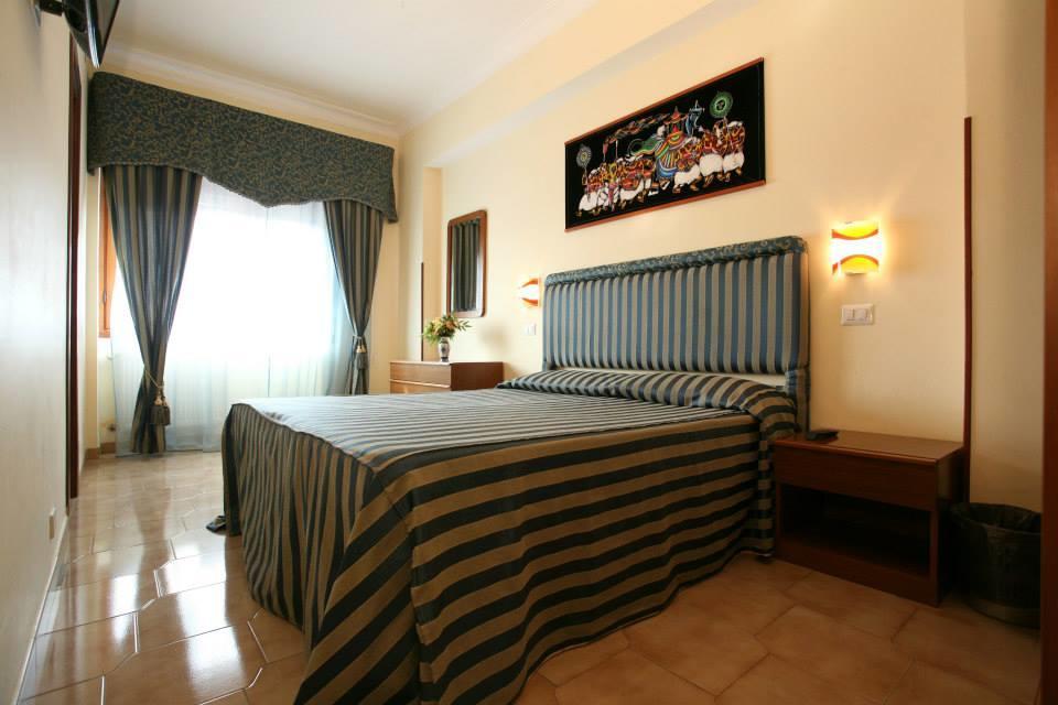 Tiburtina Hotel Holiday Rom Exteriör bild