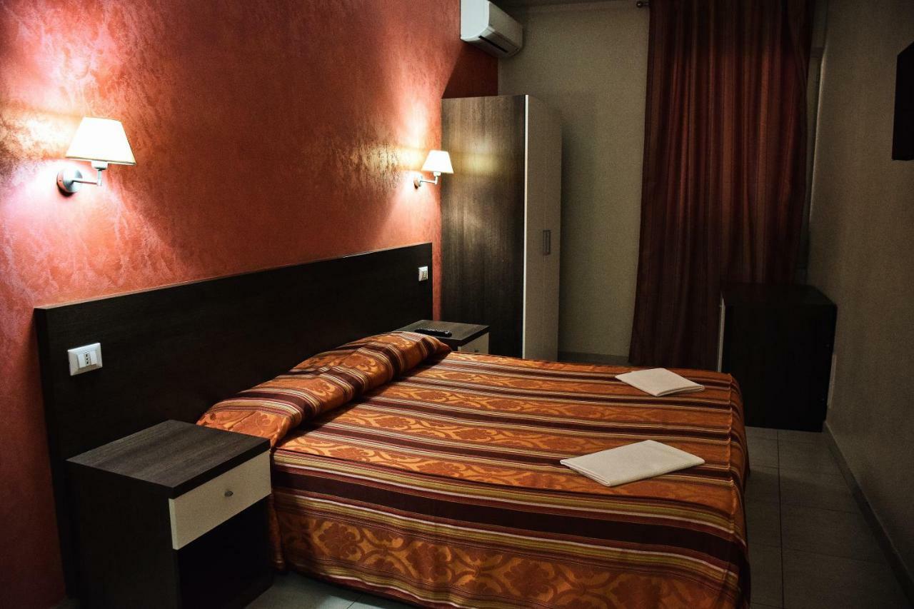 Tiburtina Hotel Holiday Rom Exteriör bild