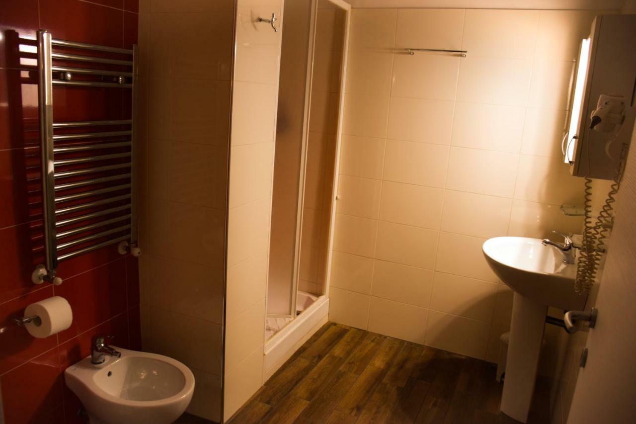 Tiburtina Hotel Holiday Rom Exteriör bild